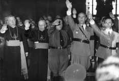 Uhusiano wa Adolf Hitler na Kanisa Katoliki Nazipriestssalutehitler